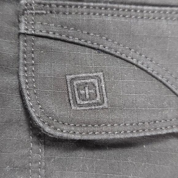 5.11 Tactical Stryke Cargo Pants Womens Size 4 Long Black Pockets Fly Zip - Picture 8 of 16